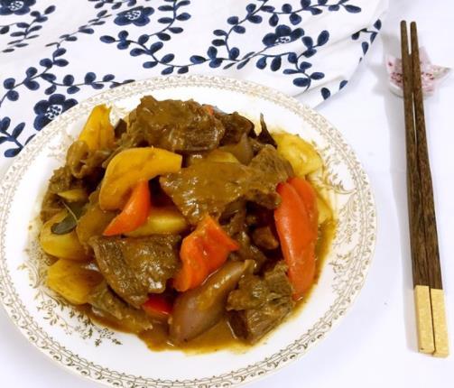 土豆炖牛肉咖喱饭的做法