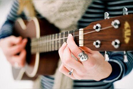 吉他按和弦手指疼怎么辦？