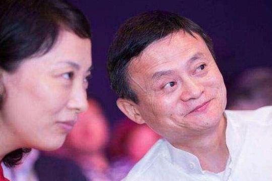 马云19年前许诺前台小妹：坚持10年分红两亿，如今究竟咋样了？