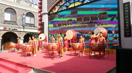 2021年，六一儿童节开场表演，王茗铄作为一名c位鼓手参加了表演