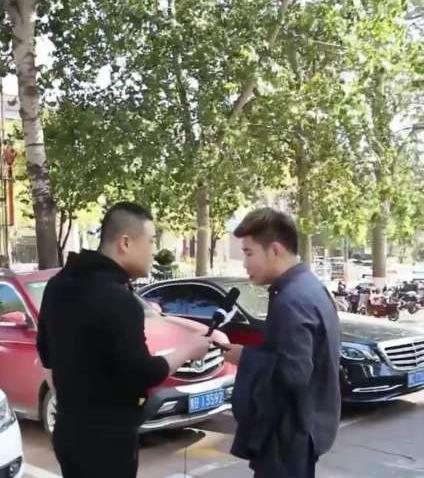 抖音报身价街访火了,小伙号称全身装扮价值百万,知道