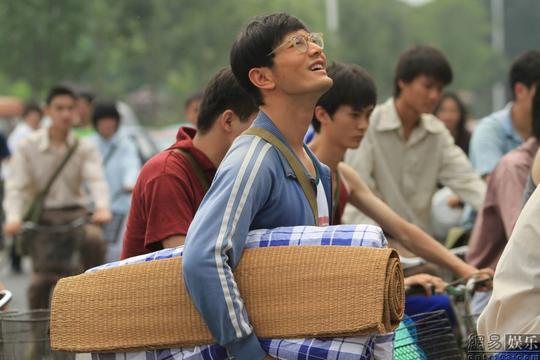 黄晓明,邓超和佟大为主演的创业传奇《中国先生》讲述了80年代到今天