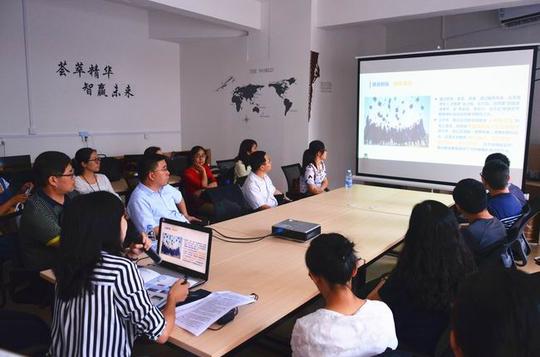 参观福建农林大学大学生跨境电商创新创业实训基地