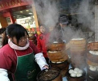 卖早餐赚钱吗?农村大叔卖包子,竟年赚20万