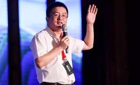 从清华毕业的农村小伙，1.5亿年薪，身价百亿，42岁“提前退休”