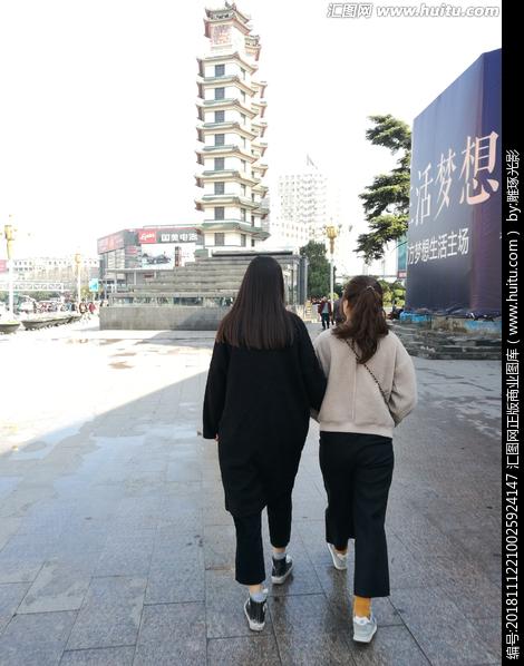 颜色:rgb普通授权￥60关键词:背影两个结伴逛街闺蜜