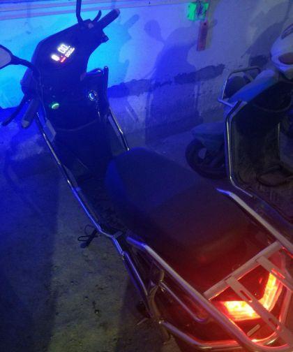 玫瑰之约战神黑色电动车