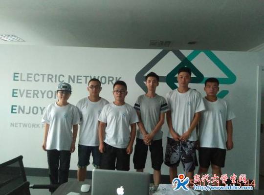 并就大学生&lt;/strong&gt;自主创业过程的问题对他们进行了采访,与他们交流了创业