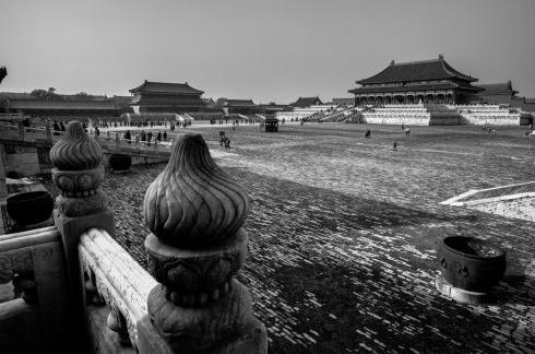 原来拍过雪后故宫,做成黑白很高调.