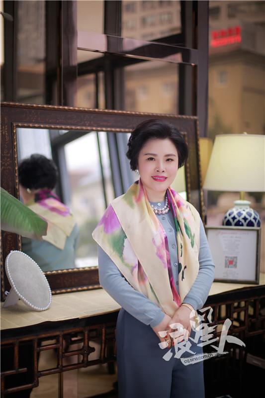 女猎头开珠宝店：翘脚老板变专家