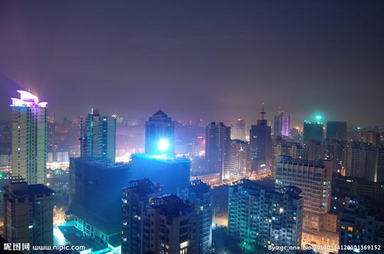 夜晚图片-一个人看夜景伤感图片