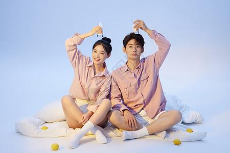 简约韩系情侣装光影写真图片下载