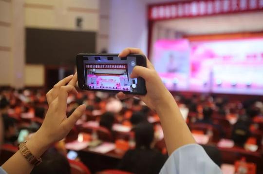 天!这群创业创新获奖的湘妹子,竟然被100万人围观了