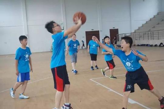 【夏令营】"篮球+英语+快乐",挑战体能!美式篮球封闭营再度来袭!