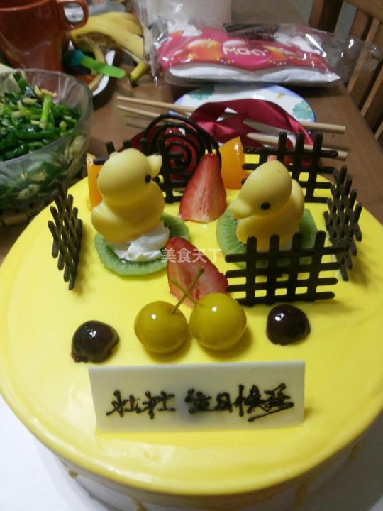 宝贝一周岁的生日蛋糕,还有我做的面条、菠菜