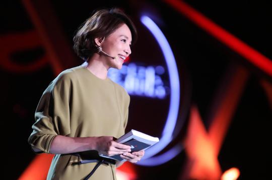 董卿撒贝宁合力推介央视一套《经典咏流传》