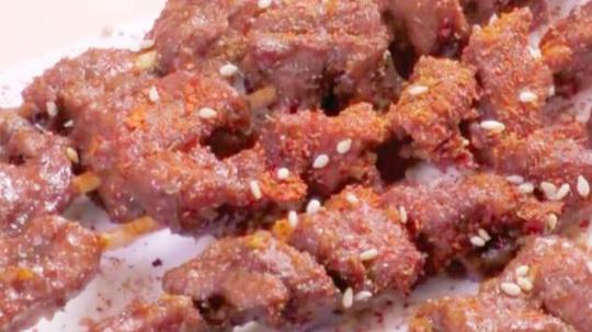 大串羊肉串图片