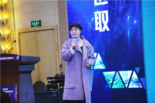 "陈书林先生表示,短视频正以趣味性,碎片化特征和用户在移动端上的