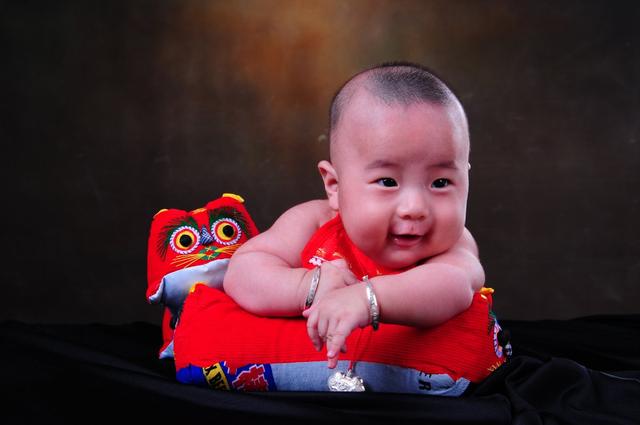 孩子第一次吃辅食应该怎么选