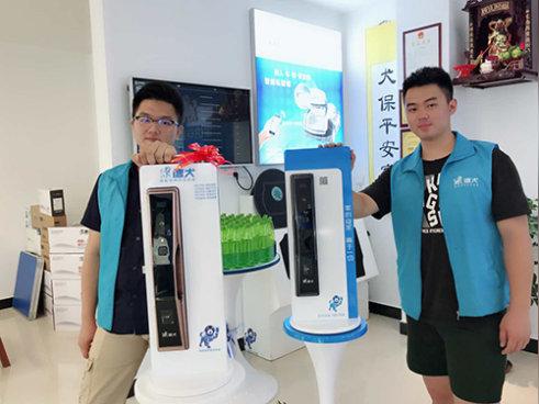 德犬体验店成功案例年轻人创业选择比努力更重要