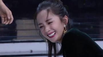 杨幂月牙笑表情包