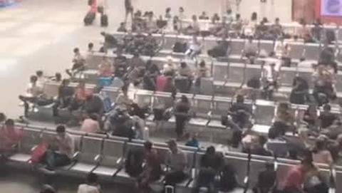 春运高铁站人山人海