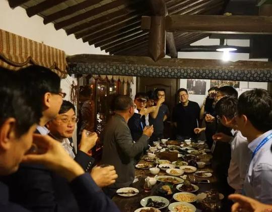 互联网大佬疯狂注资汽车圈，乌镇饭局上演汽车局中局