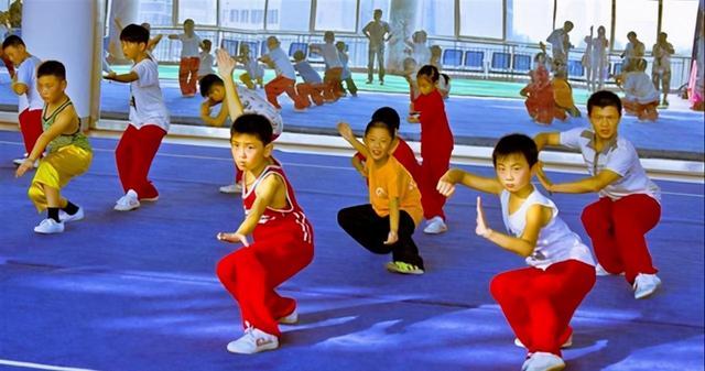 孩子不宜过早做哪些运动