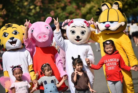 游客变身小动物比萌中小学生当小馆长科普