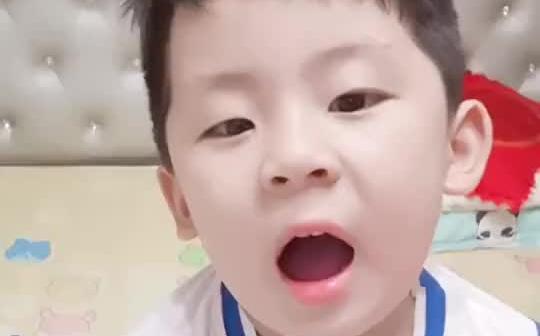 搞笑萌娃快来和小豆宝学韩国话吧@抖音小助手#中秋节快乐.家有萌娃记得点个赞哈
