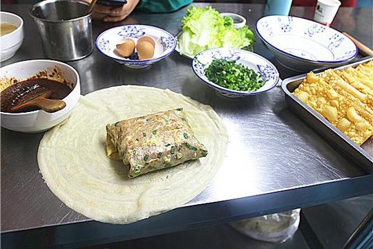 几十年的厨魂老师傅教你小本创业里的煎饼果子配料做法,来看看吧