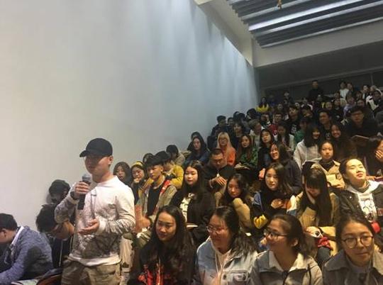 现场的观众提问互动寻求中日艺术交流契合点