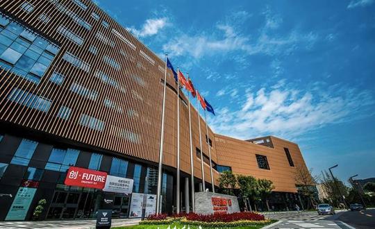 周边汇集阿里巴巴西部基地,中国西部信息中心,成都移动互联网创业大厦