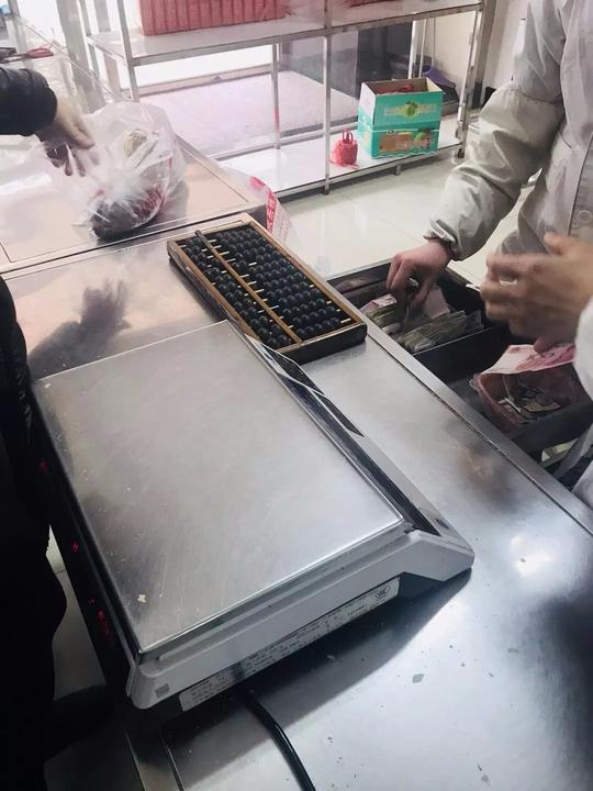 哏儿都美食--天津:实拍糕点店『三大怪』?总放假只是其一!