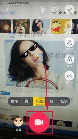 道具对准拍摄的人物&lt;/strong&gt;,最后点击中间的【拍摄键】即可进行视频拍摄啦.
