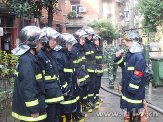 武汉消防员免费乘坐公共交通是真的吗