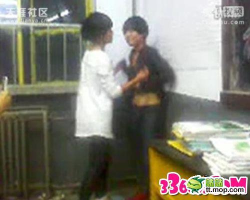 脱衣门邢台某高中女生被迫脱衣服校园暴力越演越烈
