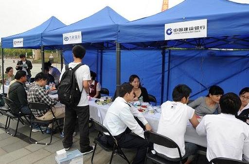 免费赠送u盾,个人贷款和理财等业务咨询和办理服务,为留学生提供了