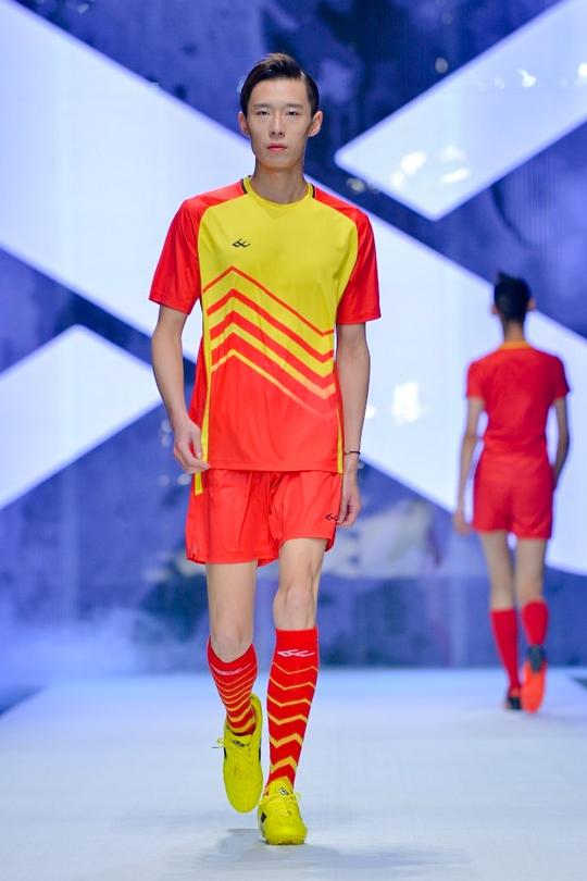 黄皆明亮相中国国际时装周打造运动时尚领域的国潮新