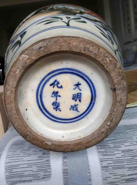 1,雍正时期的瓷器,除了以仿明代永乐,宣德及成化瓷器为最普遍外,其