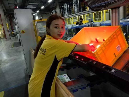 苏宁易购总裁侯恩龙曾表示,苏宁物流要做"供应链+"服务,供应链+仓储