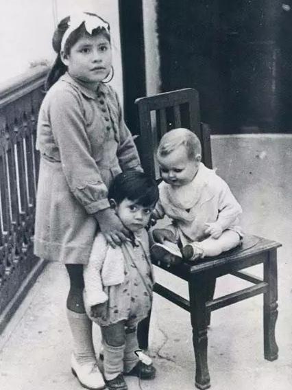 三岁女孩来月经是为什么