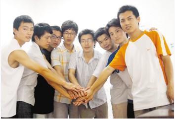 9位意气风发的大二学生，创立文化传媒工作室，想出了一个奇思妙想并付诸实施。