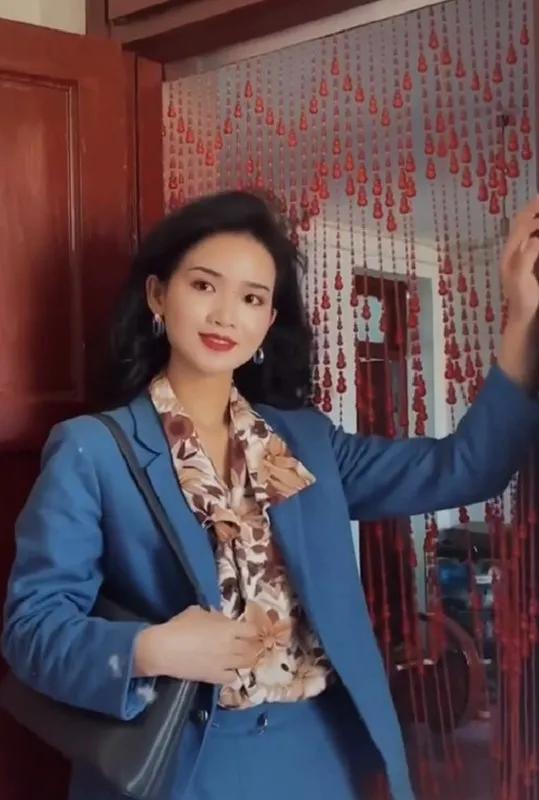 抖音“爆米花女神”一夜走红，网友:这美貌太让人上头了