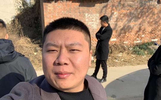 90小伙返乡创业，做互联网3年买车买房，外地朋友不断过来学习