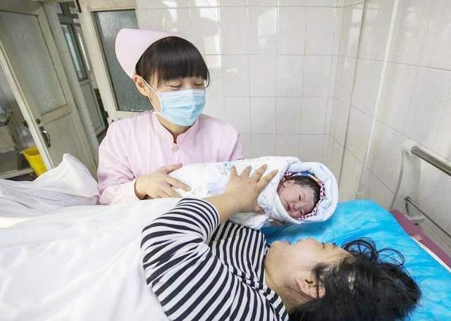 刚出生的婴儿奶粉量是多少