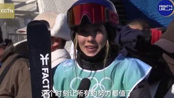 谷爱凌边化妆边赶作业图片