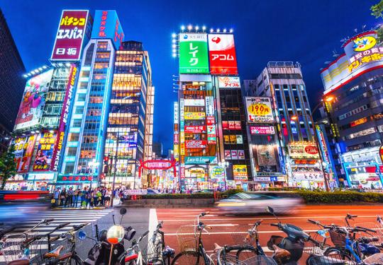新宿区，东京，日本五颜六色的街道照片素材-图片id:150864378