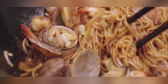 美食制作-海鲜酱油炒面_3840x1600_高清视频素材下载