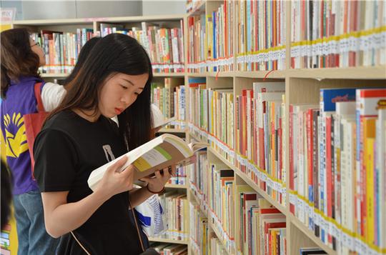 江门市五邑图书馆副馆长麦旭辉告诉记者,去年该市在图书资源共享